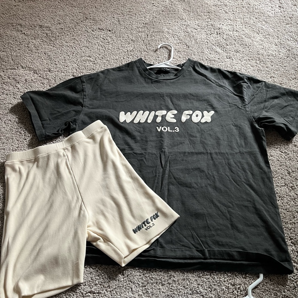 White fox lounge set